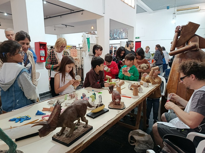 Escultura de dinosaurios para niños