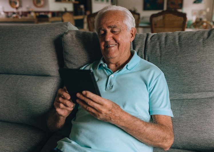 Lecturas y lectores digitales para Adultos Mayores