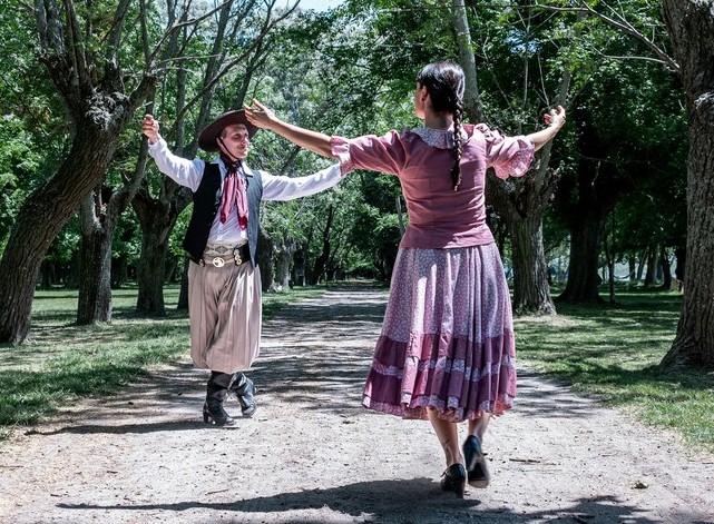Danzas folklóricas para adultos