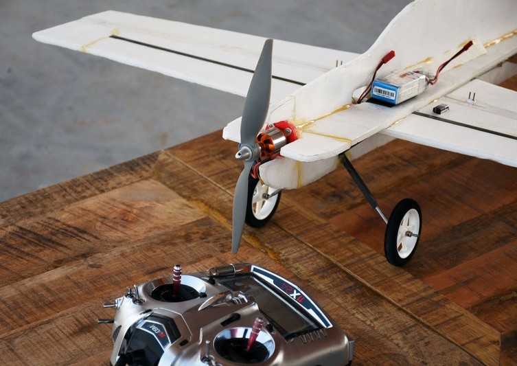 Escuela / Taller de Aeromodelismo